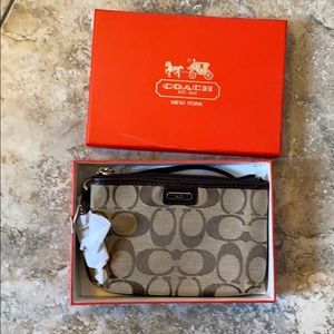 New  Coach Signature Small Wristlet Purse